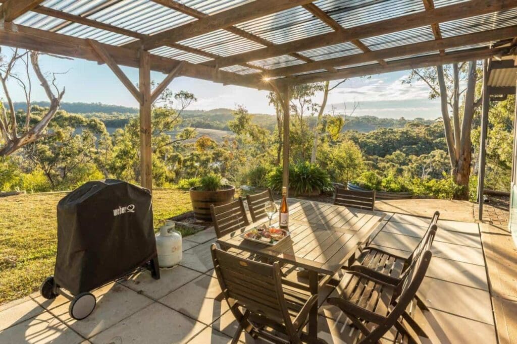 Owl Cottage overlooking vineyards and rolling hills